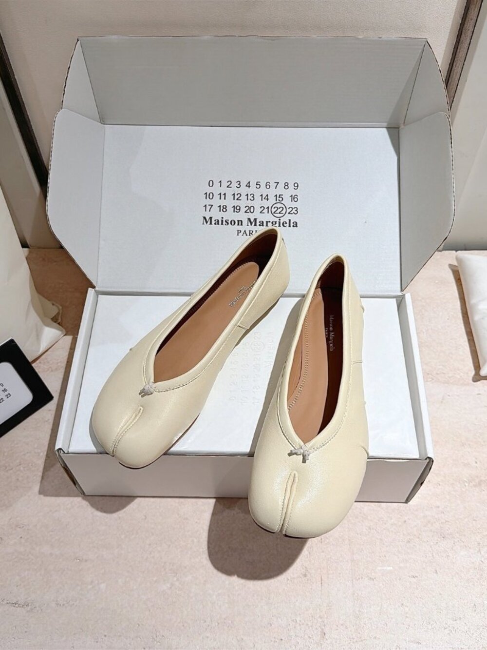 Maison Martin Margiela Tabi Ballet Flats - Picture 5 of 8